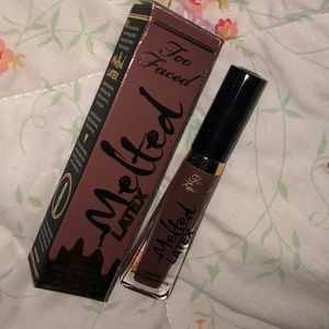 Selling this too faced gloss